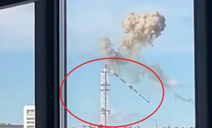 Rusi raketirali Harkov: Gađali televizijski toranj, pogledajte kako se prepolovio! (VIDEO)
