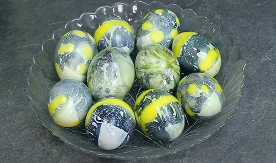 Ruska tehnika farbanja jaja stvara umetnost: Potpuno je prirodna, a potrebni su vam hibiskus i kurkuma (VIDEO)