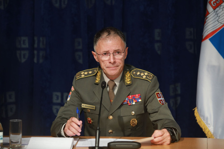 Hitno reagovala Vojska Srbije: General Mojsilović na vezi sa komandantom KFOR-a zbog isporuke hiljadu turskih dronova Prištini!