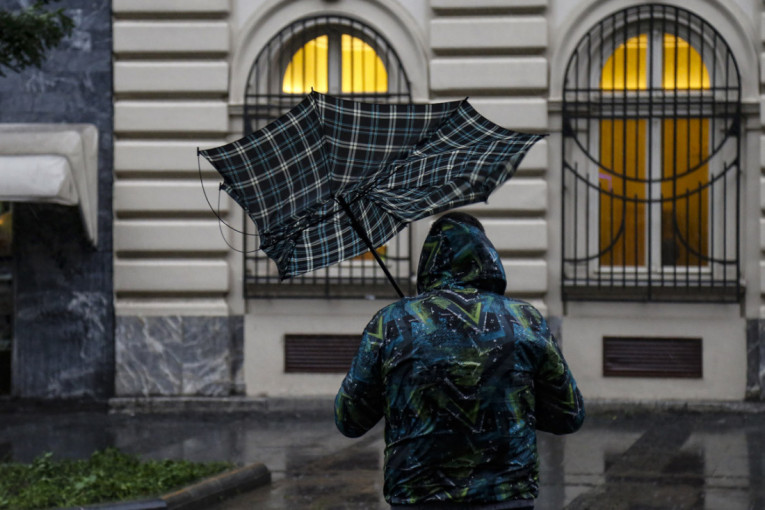 U Srbiju stižu kiša i jak vetar: Spremite se za olujne udare, temperatura do 12 stepeni!