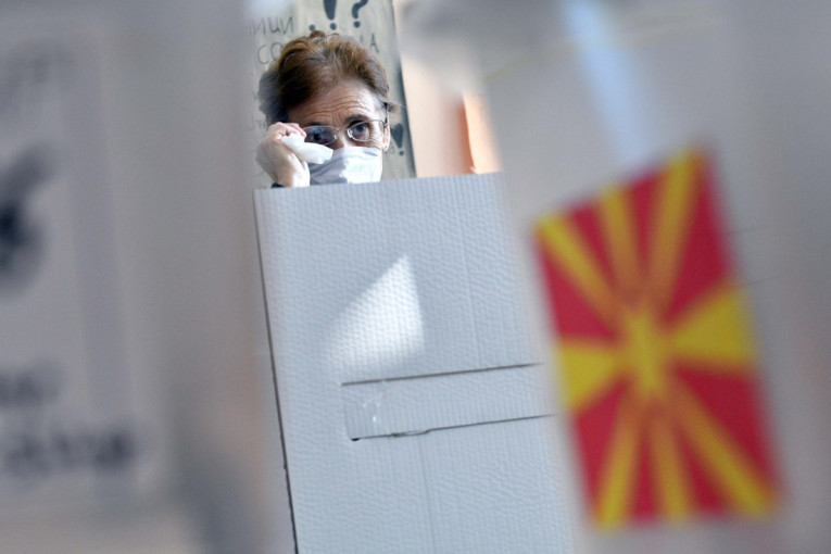 Severna Makedonija danas glasa! Počeli drugi krug predsedničkih izbora i parlamentarni izbori