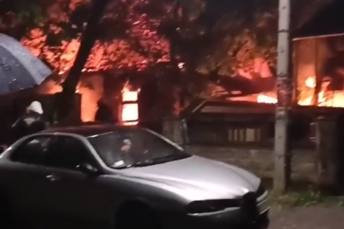 Vatra zahvatila objekat na Detelinari: Požar u Novom Sadu (VIDEO)