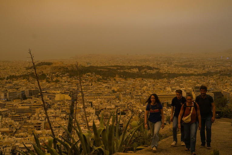Atina paralisana afričkom prašinom: Niko ne može da veruje kako izgleda grad! (FOTO)