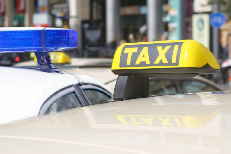 Taksista nasrnuo na putnike šrafcigerom! Užas u Vranju (VIDEO)
