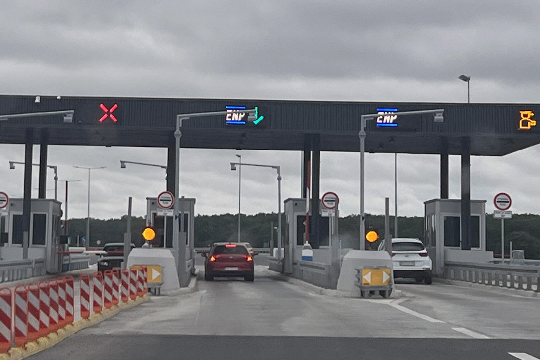 Naslovne strane dnevnih novina: Prelistavanje štampe za 10. mart 2026. godine