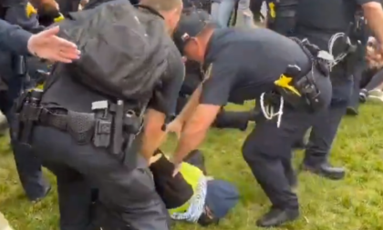 Na protestima u Americi uhapšene desetine studenata: Policija upala u masu, pa se iživljavala nad ljudima (VIDEO)