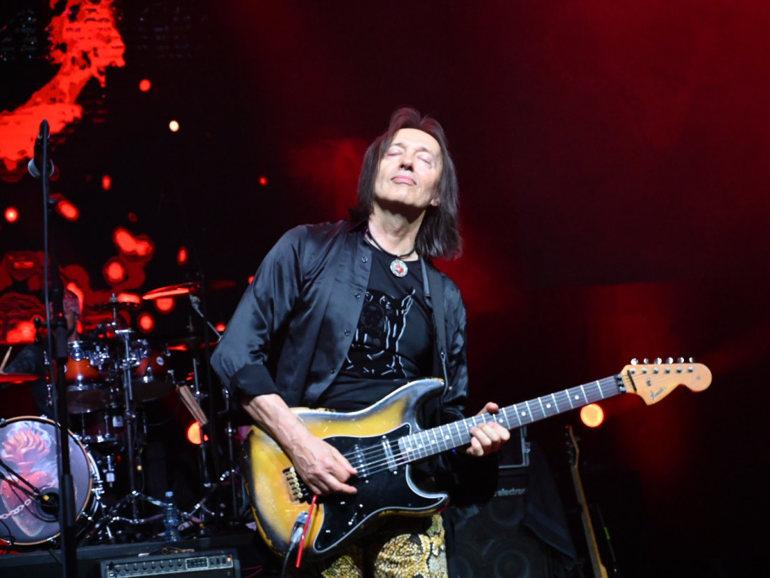 Kultni bend "Divlje jagode" ponovo nastupio u Beogradu: Ovacije za 30 odsviranih hitova (FOTO)