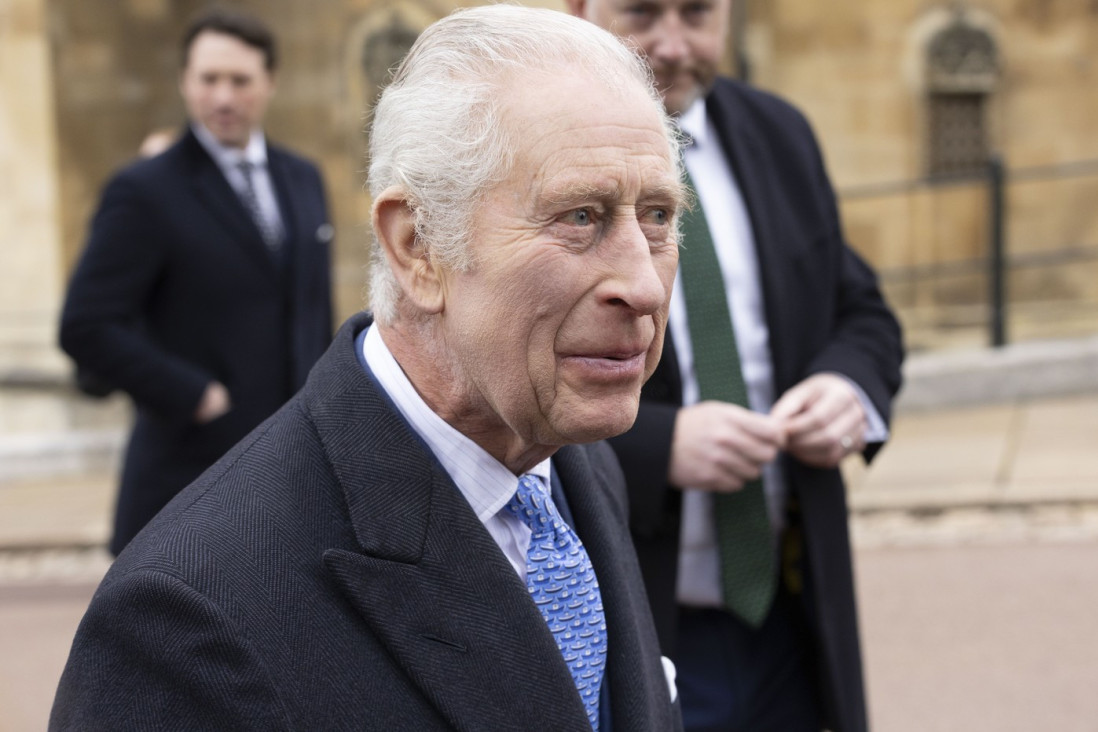 Objavljen prvi zvanični portret kralja Čarlsa! Ni simbolika leptira nije pomogla, ljudi u neverici: "Izgleda kao da se kupa u krvi"