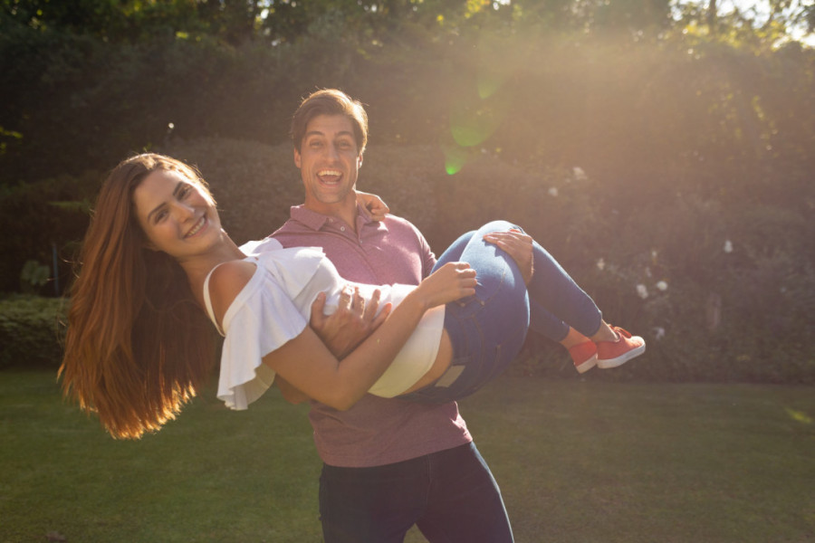 Ljubavni horoskop od 24. do 30. juna: Strelčevi će proveravati svoje partnere, dok će se Blizanci srećno zaljubiti