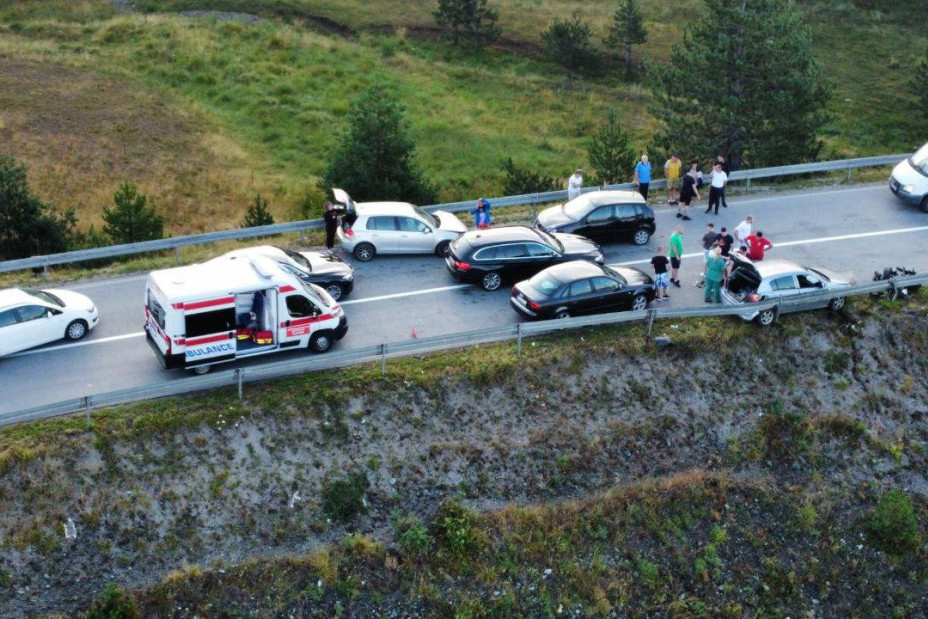 Saobraćajna nesreća kod Čačka: Muškarac povređen, još se ne zna uzrok