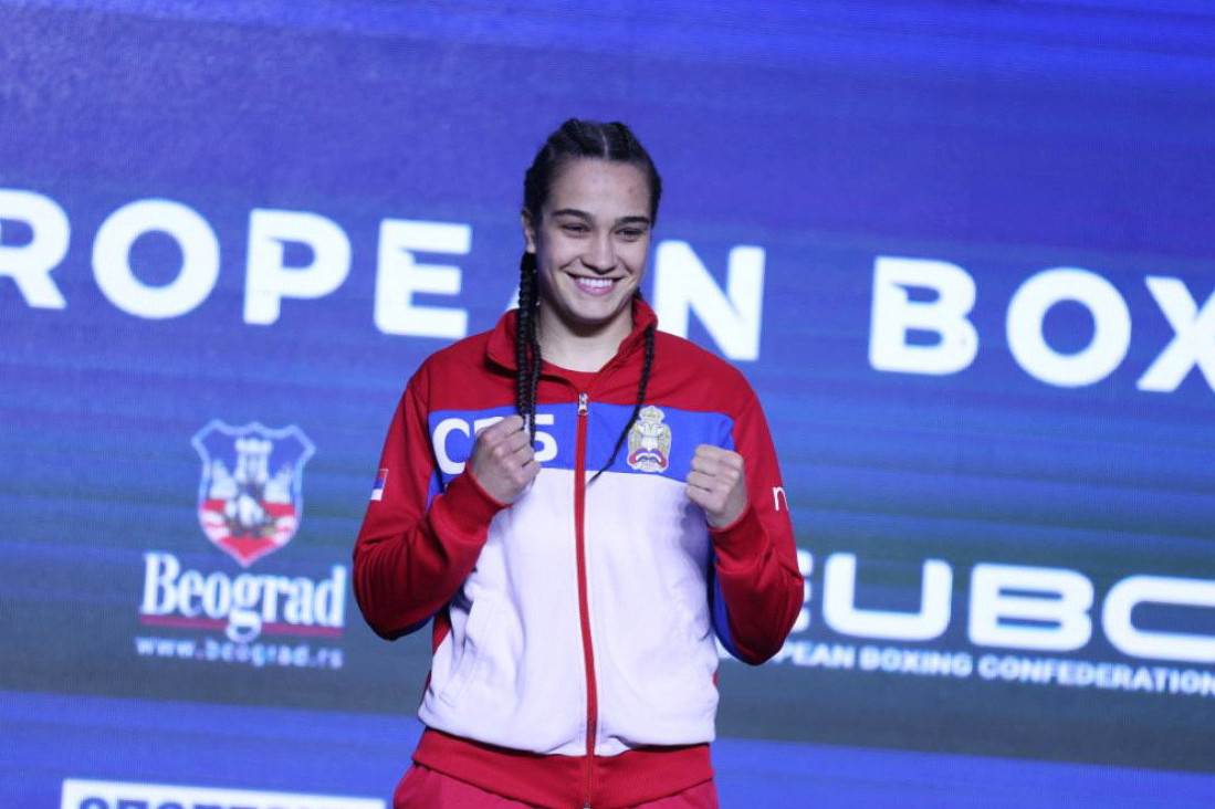Sara donela zlato Srbiji! Mlada bokserka je šampionka Evrope, njena najsjajnija medalja u seniorima!