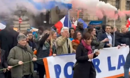 Potpuni haos u Parizu: Demonstranti cepaju zastave Alijanse i Unije, traže izlazak iz NATO I EU!