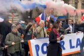 Potpuni haos u Parizu: Demonstranti cepaju zastave Alijanse i Unije, traže izlazak iz NATO I EU!