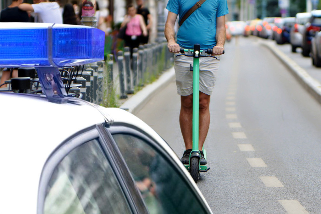 Vozili bez kacige i pijani: Za 4 dana otkriveno 87 prekršaja vozača električnih trotineta