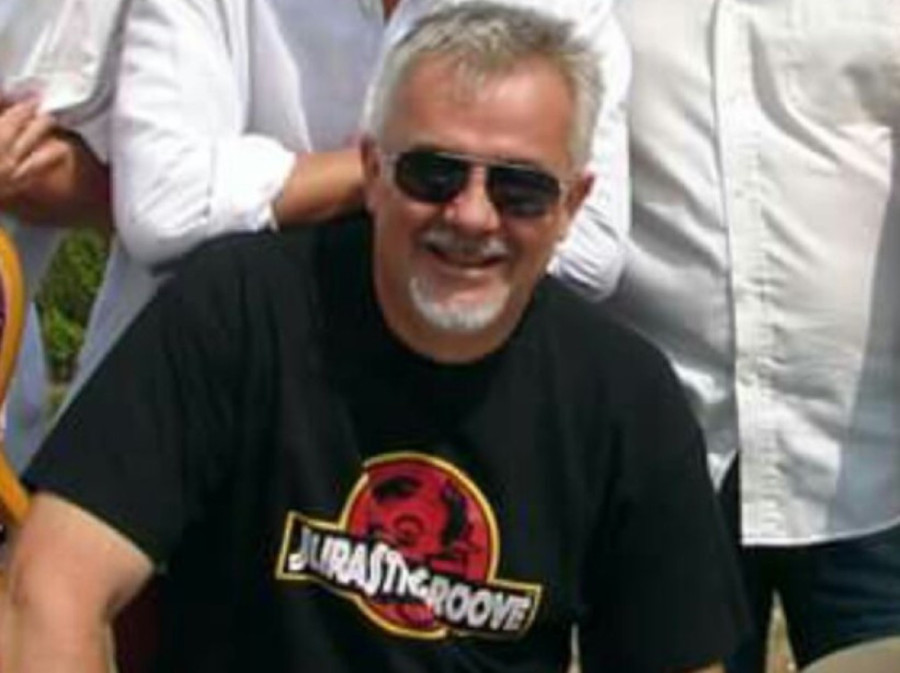 Bubnjar "Yu grupe" imao 2.000 dinara, sad skupio 3.000 evra: Žena sa kojom živi mu svakog dana daje novac, otkrio čime se bavila