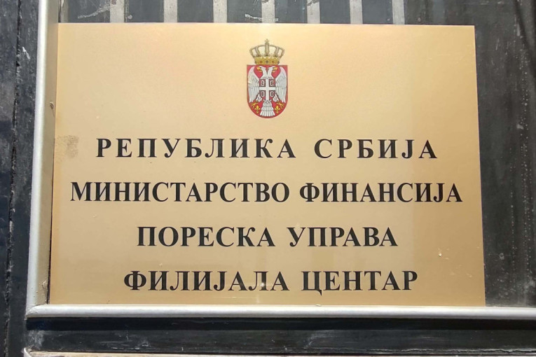 Majka ušla u sobu i krenula sekirom na sina – udarala ga po glavi i grudima!