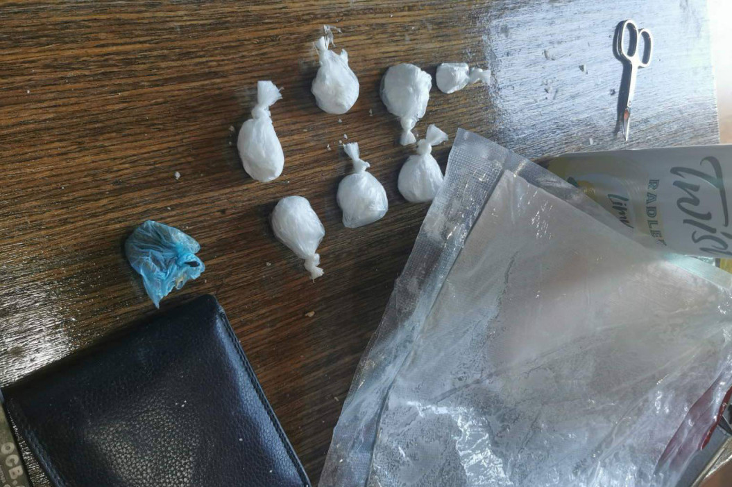 Akcija policije u Novoj Pazovi: Kod tinejdžera pronašli gomilu paketića amfetamina