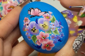 Idealno za kreativce i najmlađe: Farbanje jaja temperama ili akrilnim bojama od svakog pravi unikatno umetničko delo (VIDEO)