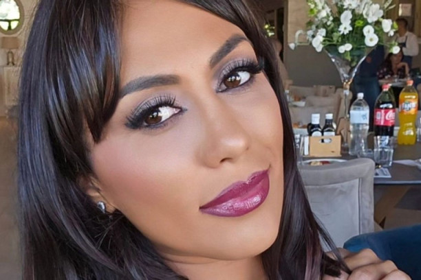 Gala rođendansko slavlje naše pevačice: Vila s bazenom i luks ketering!