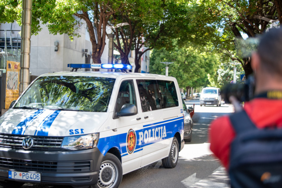 Dve pijane žene napravile haos: Policija intervenisala, a ono što su uradile sve je šokiralo!