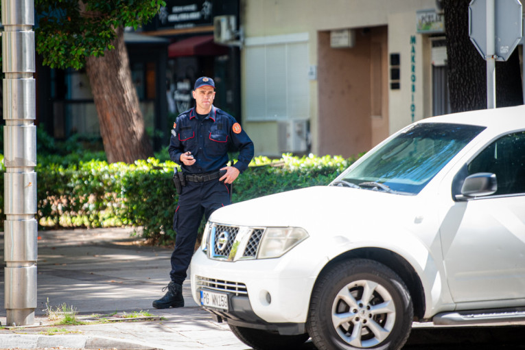 Pao avon u Hrvatskoj: Letelica završila u polju, na licu mesta hitna pomoć i vatrogasci (FOTO)