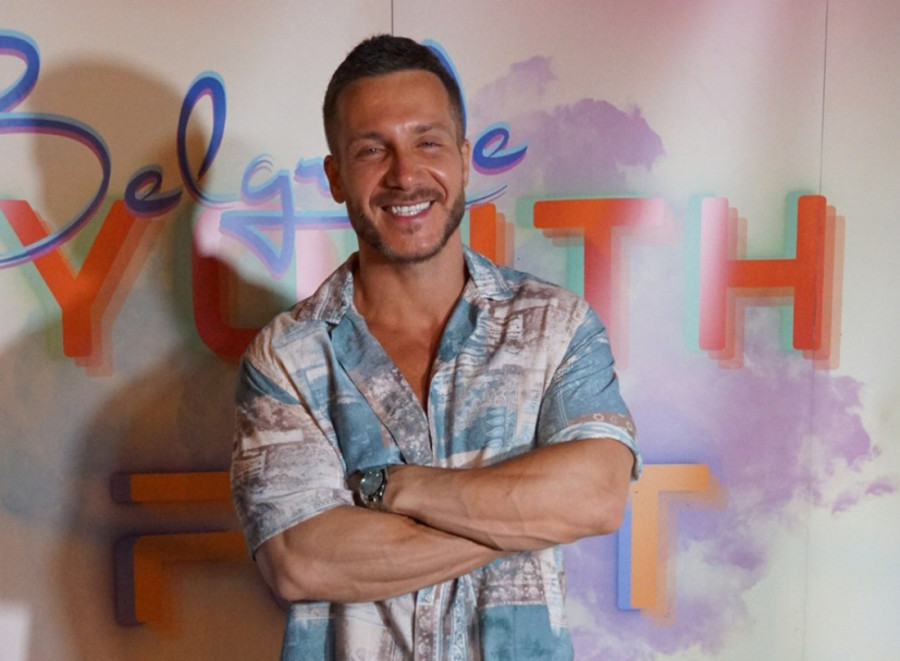 Pevač prekinuo koncert kada je čuo istinu o stanju Halida Bešlića: Uputio mu dirljive reči