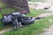 Državljanin Srbije teško povređen kod Bijeljine: Sudarili se automobil i motocikl, hitno prevezen na VMA! (FOTO)