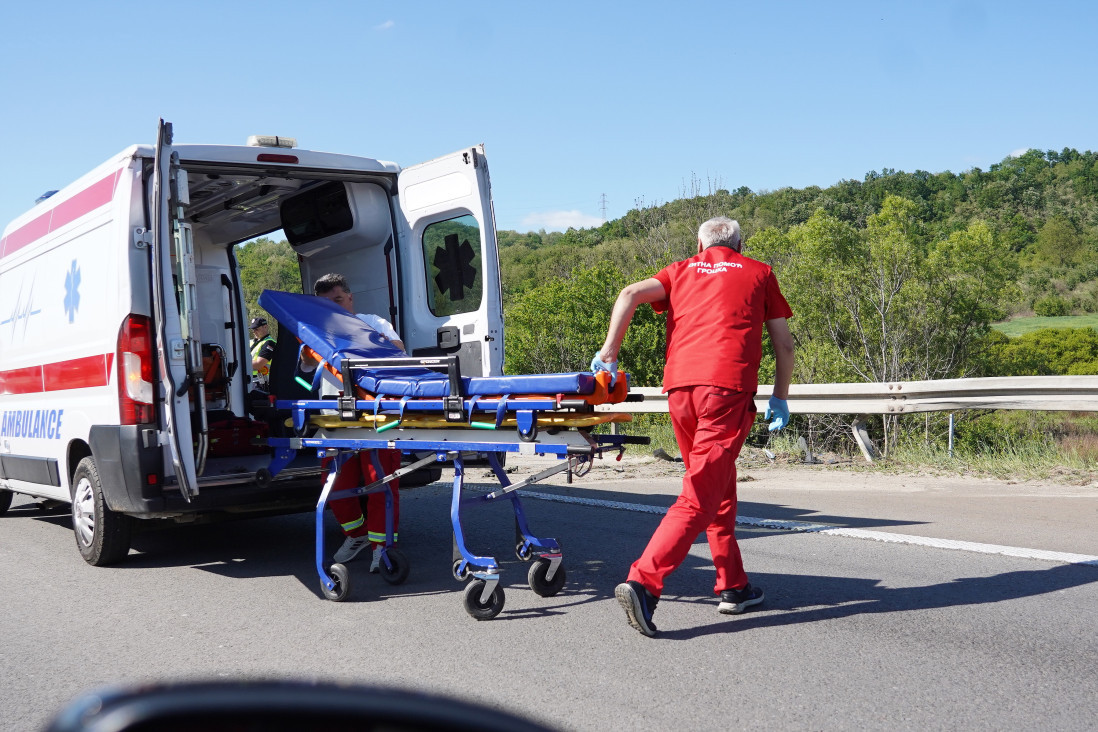 Težak udes kod Sremčice: Sudarila se dva automobila, ima povređenih