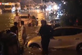 Pljusak od pet minuta potpuno paralisao Ankaru: Na ulicama nastala jezera, saobraćaj bio u prekidu (VIDEO)