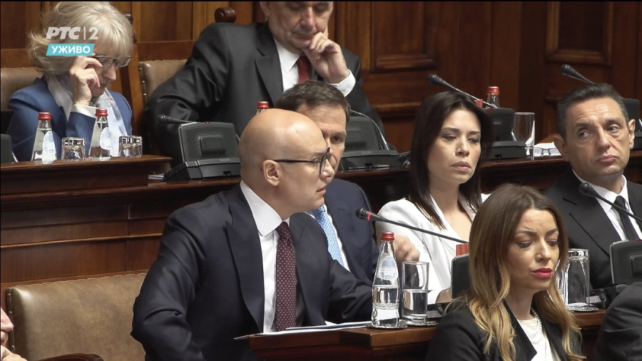 "Ne dam vam da zloupotrebljavate smrt Mijodraga Toškovića": Vučevića potreslo izlaganje poslanice Rakić