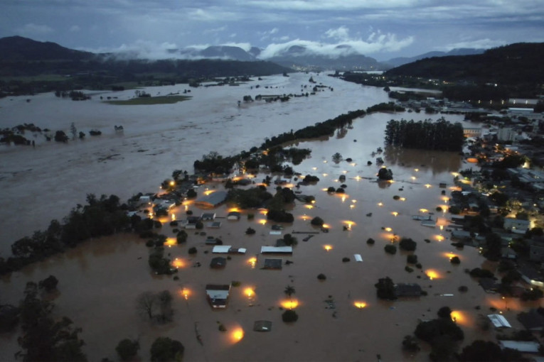 Kataklizma u Brazilu: Stravične poplave iselile hiljade ljudi iz domova, vlasti nisu optimistične - biće još gore (FOTO/VIDEO)