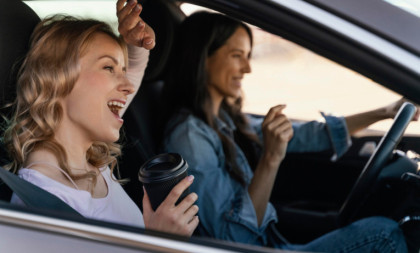 Nije šala: Pet najopasnijih pesama za slušanje tokom vožnje zbog kojih jače stiskate papučicu za gas