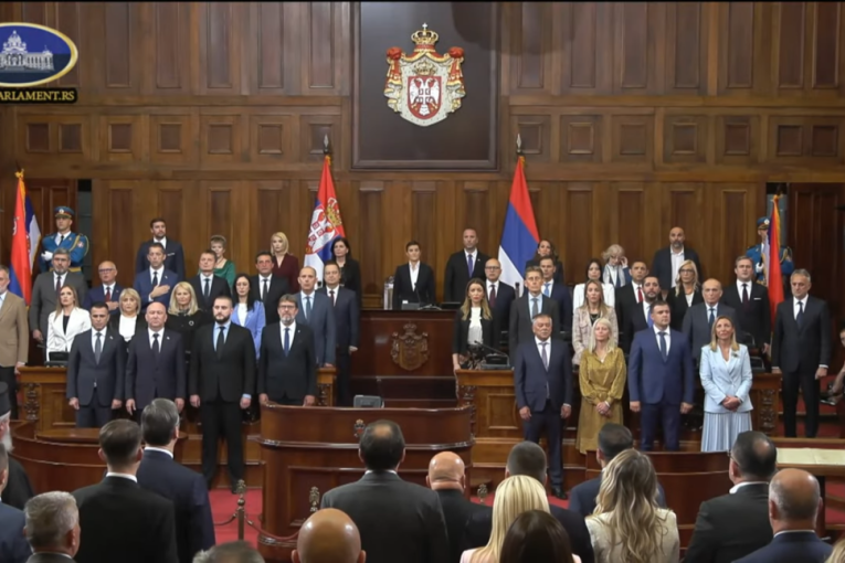 Ministri nove Vlade Srbije položili zakletvu: Ovo su reči zakletve (FOTO)