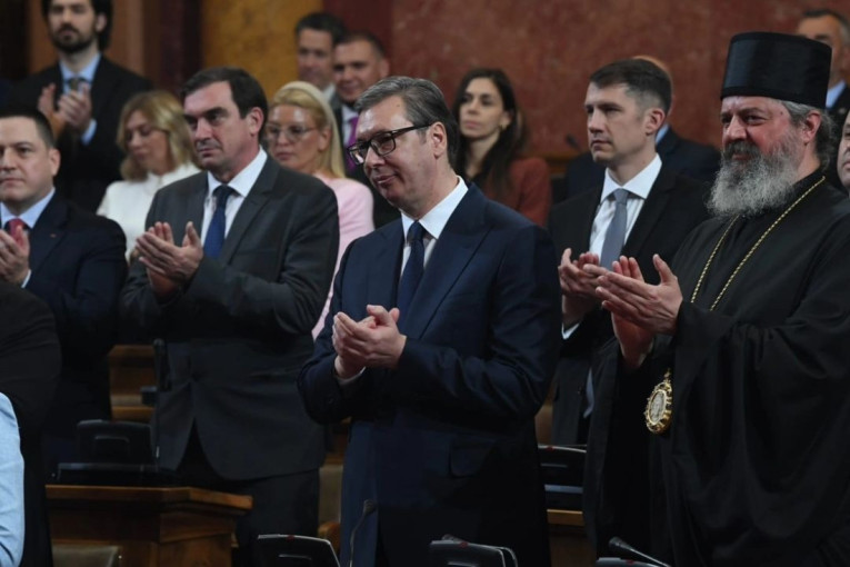 Vučić čestitao novoj vladi: Borite se snažnije nego ikada za svoju zemlju i narod