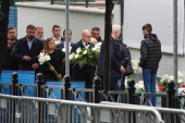 Premijer Vučević sa ministrima položio cveće i odao počast žrtvama "Ribnikara" (FOTO/VIDEO)