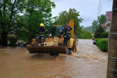 Proglašena vanredna situacija u delu Svrljiga: Voda se izlila, poplavljeno oko 40 domaćinstava (FOTO)