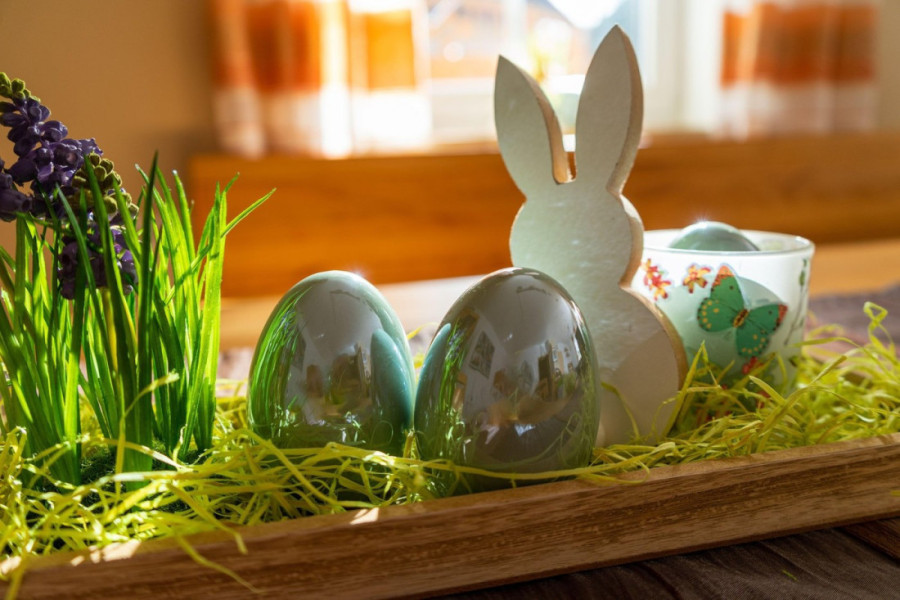 Neka bude bogato i veselo, ali i po poslednjoj modi: Sto za Uskrs ukrasite cvećem, voćem, biljem i obiljem (FOTO)