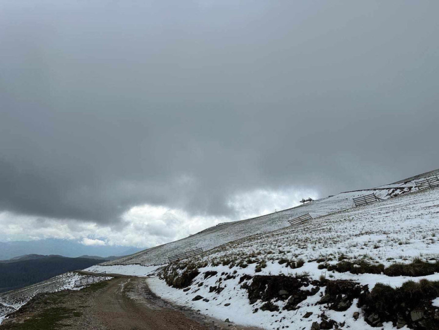Sneg pao u maju: Neverovatni prizori sa Bjelasice pred Đurđevdan (FOTO)