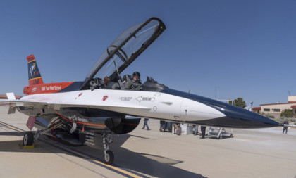 Obavljen probni let bez ljudskog pilota: F-16 pod kontrolom veštačke inteligencije (FOTO)