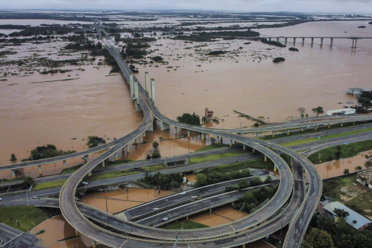 Iz dana u dan raste broj poginulih u Brazilu: Evakuisano 80.000 ljudi zbog poplava, i dalje se traga za nestalima