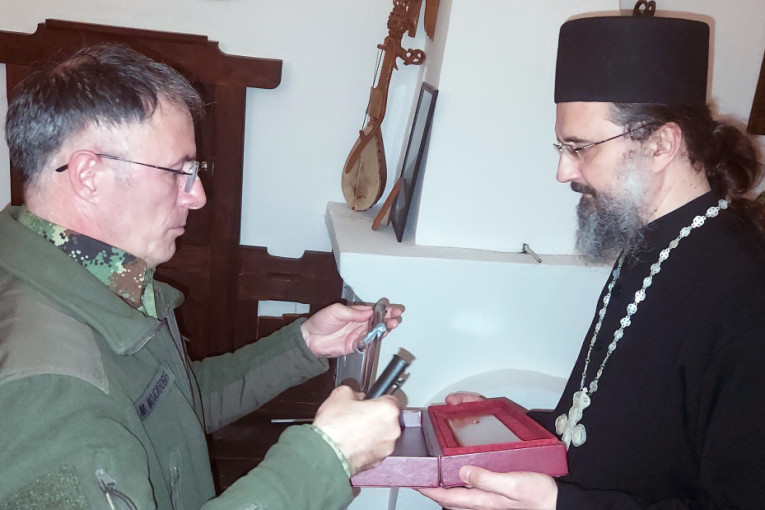 Načelnik Generalštaba na vaskršnjoj liturgiji u Studenici (FOTO)