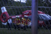 Četvoro dece teško povređeno: Propali kroz krov sportske hale, svi prebačeni u bolnicu (FOTO/VIDEO)