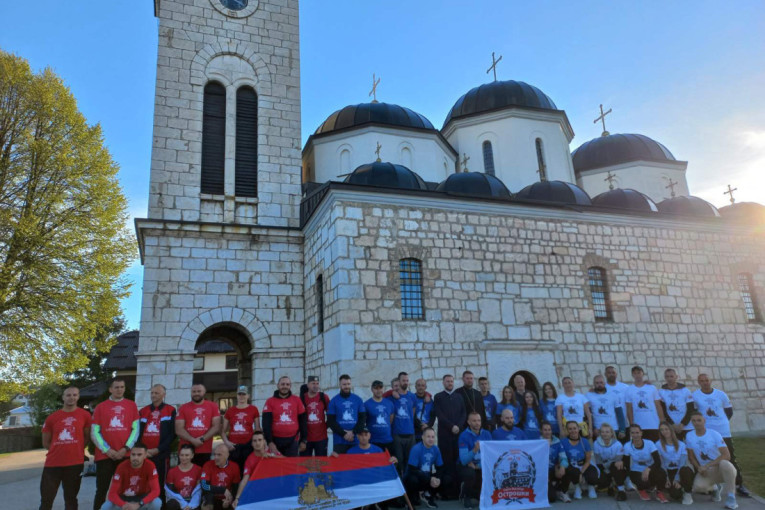 Od Hrama Svetog Save do Hilandara: Srpski policajci na hodočašću za "decu leptire" (VIDEO)