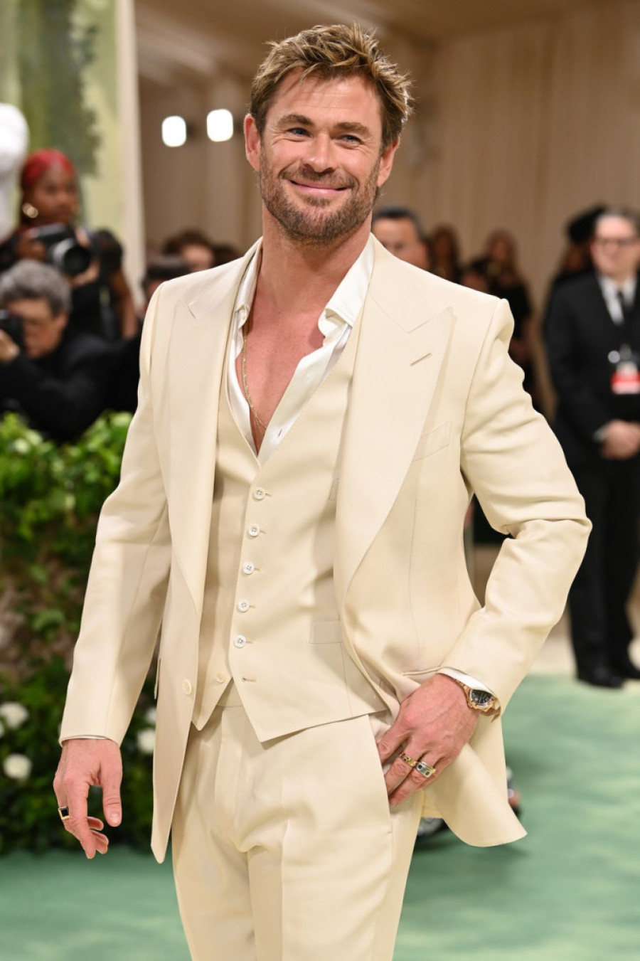 Bajka na crvenom tepihu: Poznati za Met Galu najčešće birali cveće, videli smo haljinu od peska i dva neverovatna Zendejina izdanja (FOTO)