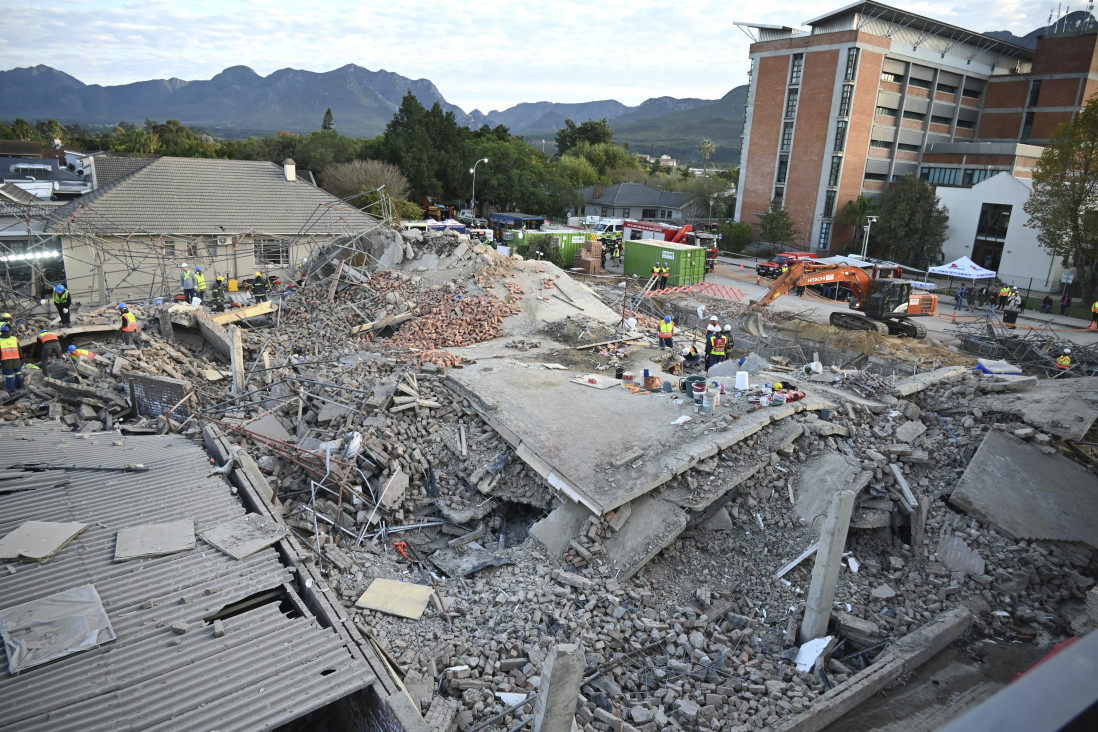 Urušila se zgrada u Južnoj Africi: Četvoro ljudi poginulo, a najmanje 50 zarobljeno u ruševinama!