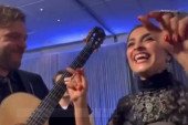 Predstavnici Jermenije pevaju veliki srpski hit! Orilo se u Malmeu uoči Evrovizije, svi oduševljeni! (VIDEO)