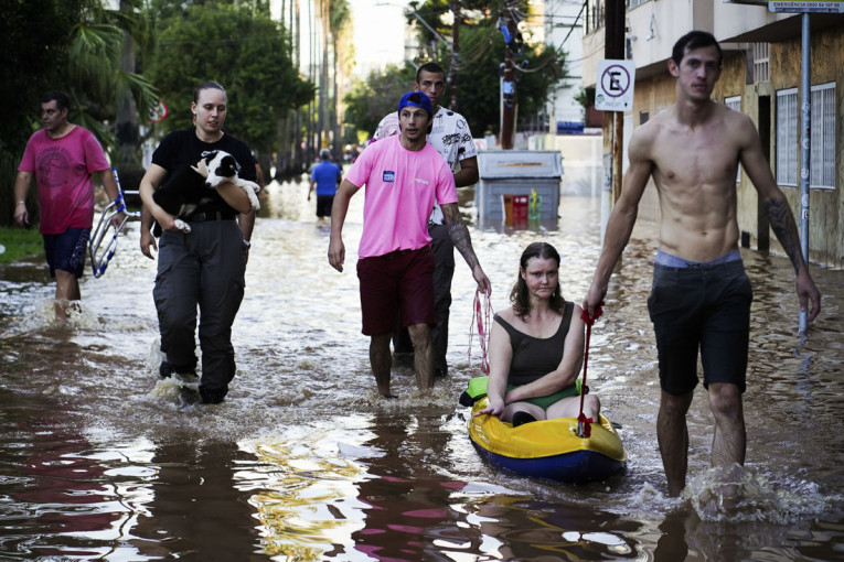 Brazilski predsednik traži vanredno stanje: U poplavama poginulo najmanje 85 ljudi (FOTO)