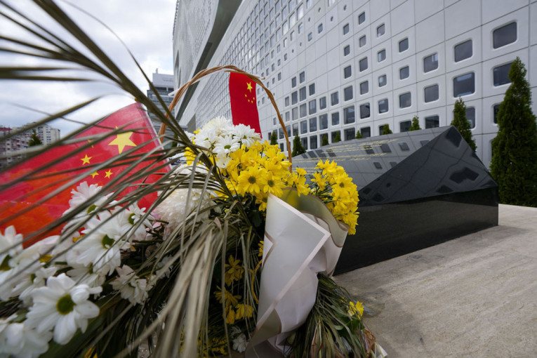 Obeležava se 25 godina bombardovanja kineske ambasade tokom NATO agresije na SRJ (FOTO)