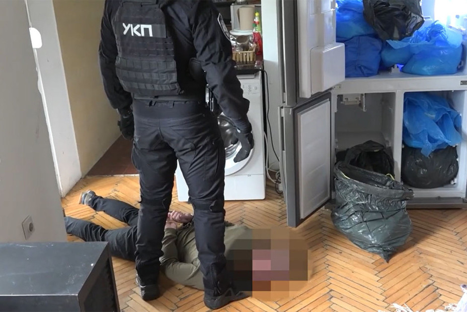 Hapšenje u Sremskoj Mitrovici! Na ulici mu našli 100 grama droge, ali veći ulov ih je čekao u stanu