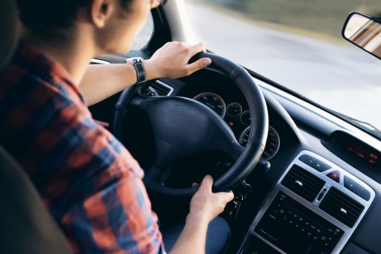 Auto se ne otključava? Uradite ovo kad se baterija u ključu potpuno isprazni